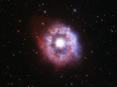 Телескоп Hubble сфотографував гігантську зірку на межі самознищення