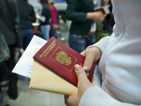 В феврале в РФ говорили, что гражданство России по упрощенной схеме получили 639 тыс. жителей оккупированных районов Донбасса
