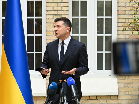 Зеленский предложил пересмотреть Минские соглашения и включить в нормандский формат США, Британию и Канаду