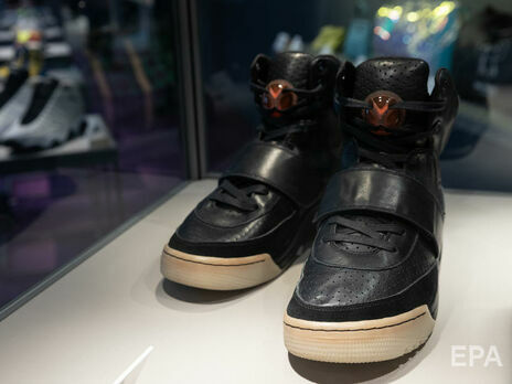 Прототип кросівок Nike Air від Каньє Веста продали за $1,8 млн