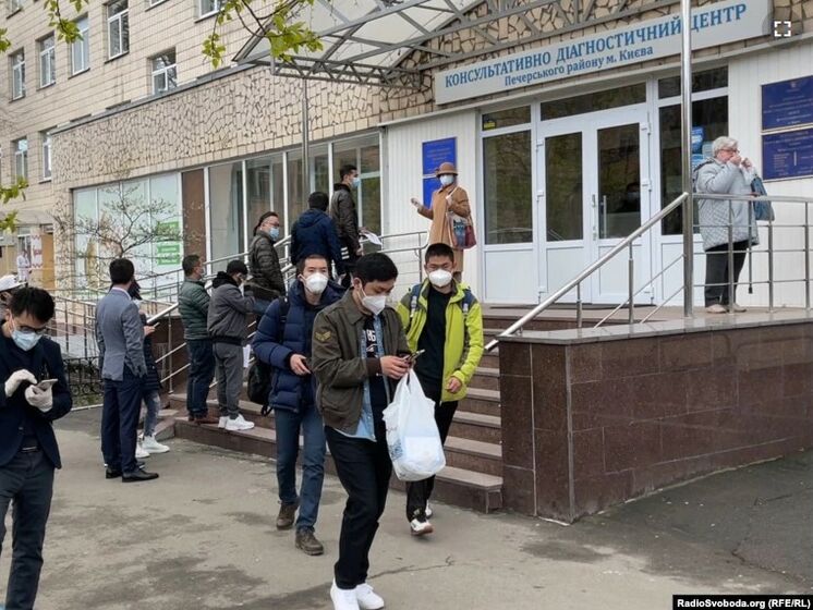 Громадян Китаю в Україні почали масово вакцинувати проти COVID-19 – ЗМІ