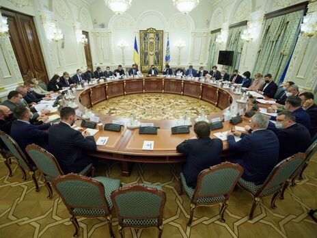 Зеленский поручил Данилову подготовить заседание СНБО по результатам совещания в Херсонской области