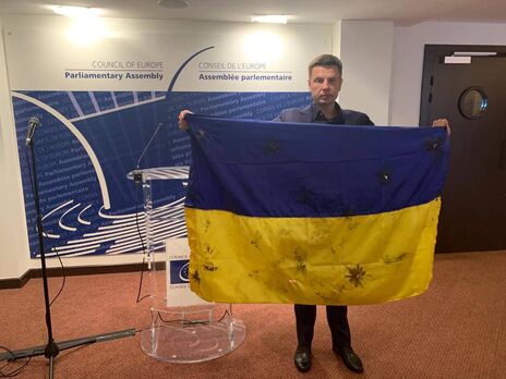 Гончаренко розповів, що президент ПАРЄ поскаржився на нього через український прапор. У мережі влаштували флешмоб на підтримку нардепа