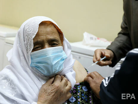 Китай обогнал США по количеству сделанных прививок от коронавируса – данные Bloomberg