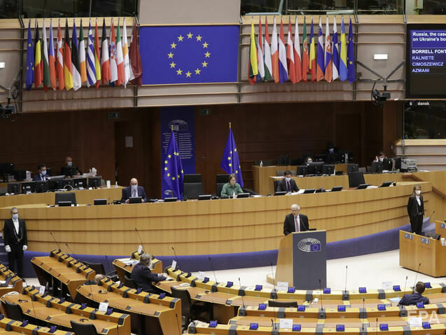 "Россия &ndash; угроза европейской безопасности". Европарламент призвал отключить РФ от SWIFT в случае ее вторжения в Украину