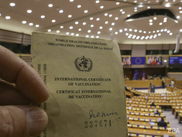 "Свободное перемещение без дискриминации". Европарламент утвердил свою позицию по COVID-сертификатам