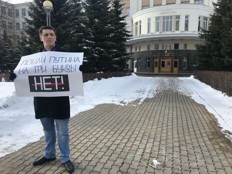 Соратнику Навального дали 2,5 року колонії за репост кліпу Rammstein. Гітарист групи розкритикував рішення