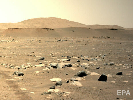 Вертоліт зробив нові фотографії, коли пролітав над поверхнею Марса