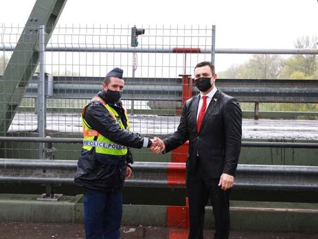 Тищенко во время поездки в Закарпатскую область заставлял главу таможни повторять фразу: 