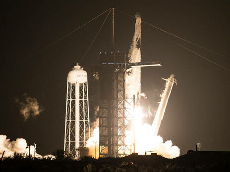 Пілотований корабель SpaceX Crew Dragon повернувся на Землю