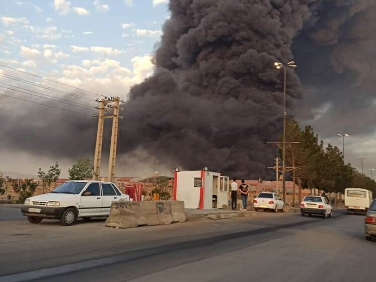 В Иране из-за пожара на химическом заводе объявили чрезвычайное положение