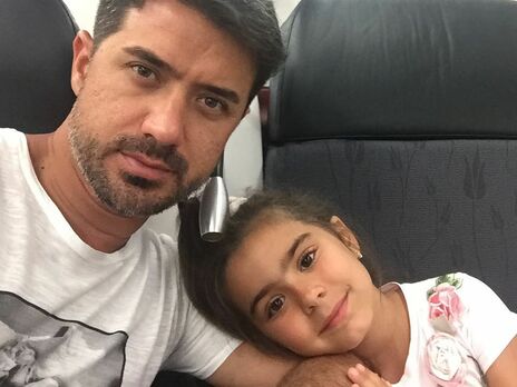 Экс-супруг Ани Лорак показал отдых с дочерью на яхте в Турции