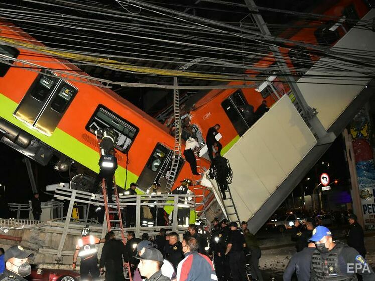 В Мексике обрушился мост метро с поездом, погибли 20 человек