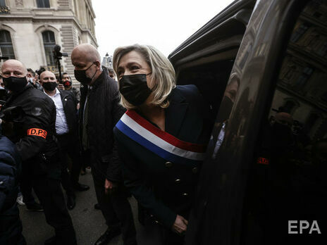 Французький суд виправдав Ле Пен за публікації фото страт бойовиків 