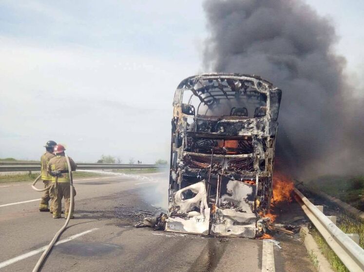 В Одеській області в русі загорівся автобус, у ньому їхало 60 пасажирів