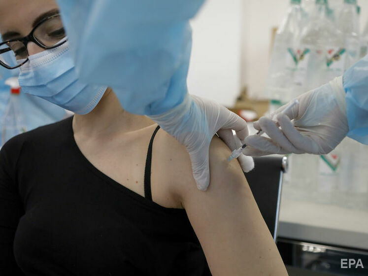 Власти Сербии пообещали около $30 всем, кто вакцинируется от COVID-19 до 31 мая