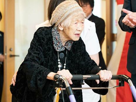 Найстарша жителька світу не нестиме Олімпійський вогонь. Вона боїться поширити COVID-19 у будинку для людей похилого віку