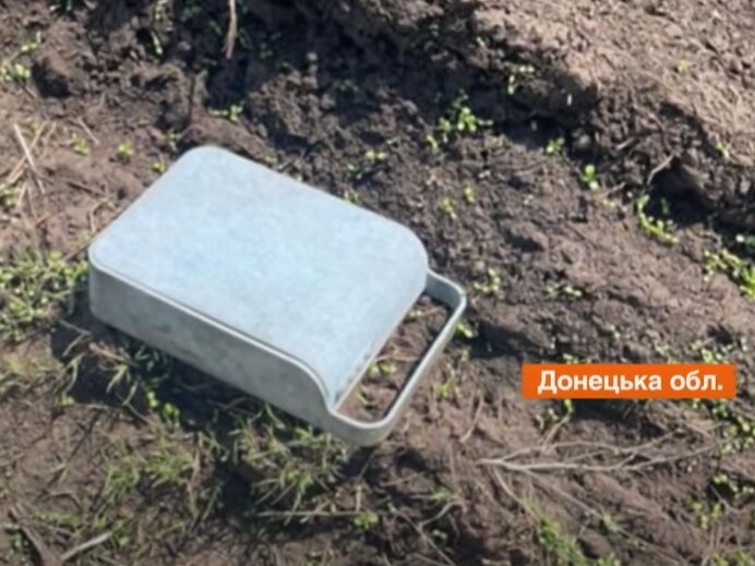 Боевики на Донбассе разбросали с беспилотников игрушки, начиненные взрывчаткой – СМИ