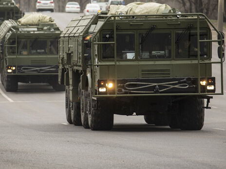 Россия вернула некоторые войска в места дислокации но большую часть оставила возле украинской границы, говорят американские чиновники