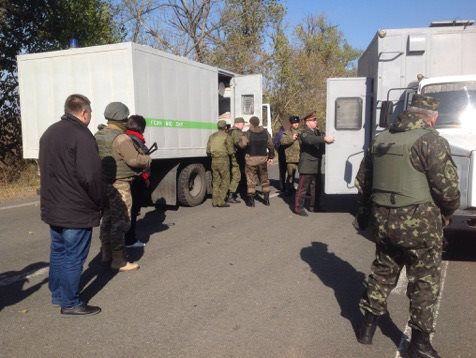 Офис Лутковской: 23 заключенных из занятых "ДНР" районов переданы Украине