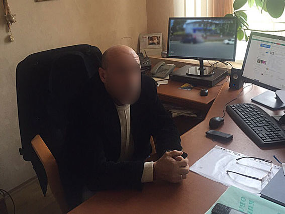 Полиция: В Киевской области глава сельсовета требовал от переселенца $14 тыс. за выделение земли