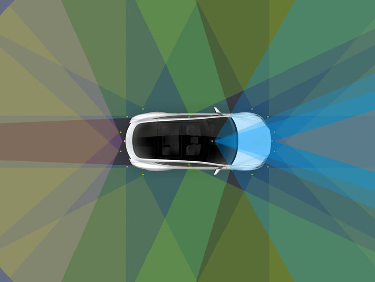 Tesla начинает выпускать электрокары с полным автопилотом