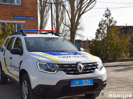 У Первомайську на будинку вивісили червоний прапор із забороненою символікою, поліція відкрила провадження