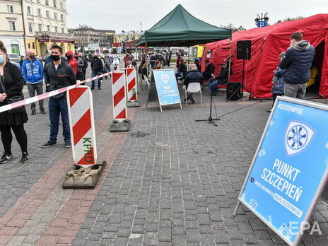 В Польше более 10 млн человек получили первую дозу вакцины против коронавируса – премьер