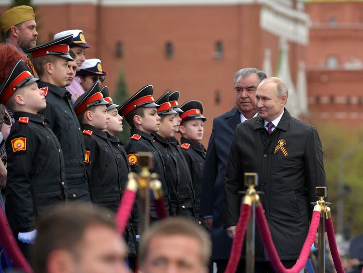 На парад на честь Дня Перемоги до Путіна прибув тільки президент Таджикистану