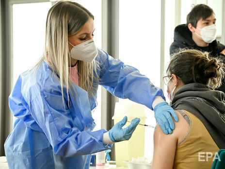 В Германии для полностью вакцинированных от коронавируса отменили ряд ограничений