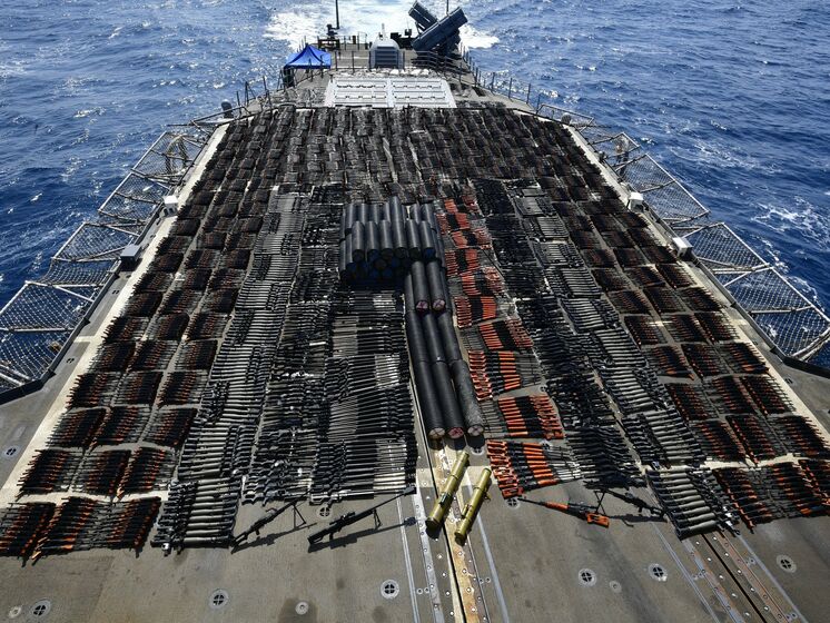 Затримане американським крейсером судно перевозило російську і китайську зброю в Ємен – ЗМІ