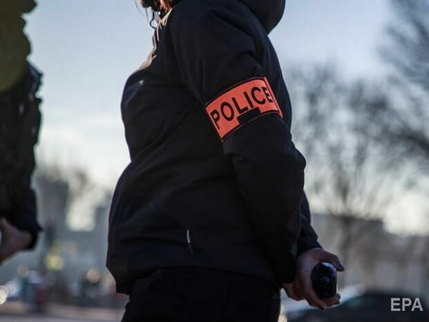 У Франції на поліцейських напала жінка з ножем, у неї вистрілили