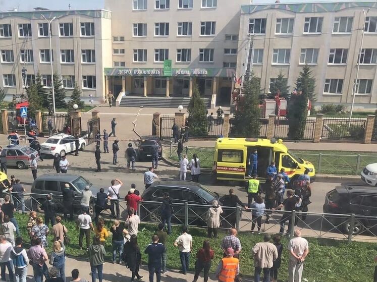У Росії відкрили стрілянину в школі. ЗМІ повідомляють про двох стрільців і дев'ятьох загиблих