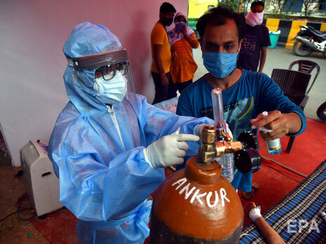 В индийской реке Ганг обнаружили десятки тел умерших от COVID-19