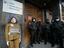 Медведчуку объявили подозрение в госизмене, Израиль интенсивно обстреливают, в Казани стрелок напал на школу. Главное за день