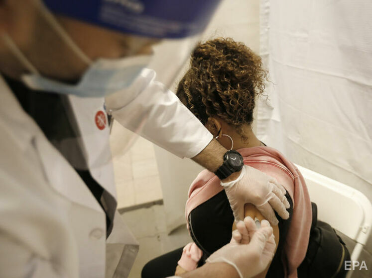 У світі щодоби вводять по 22,3 млн доз вакцин проти COVID-19 – дані Bloomberg