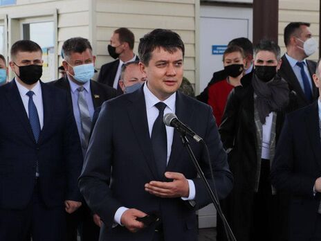 Вертолет с Разумковым на борту совершил аварийную посадку в Херсоне – СМИ