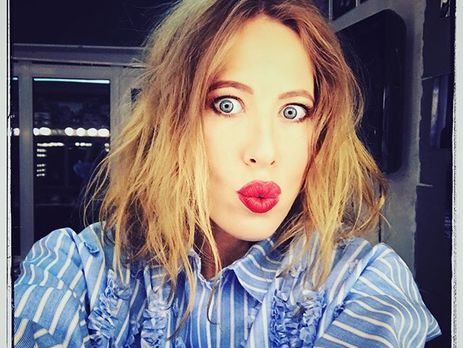 Собчак на последних сроках беременности показала живот