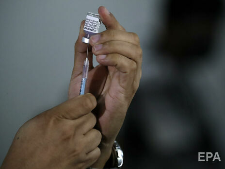С начала кампании в Украине сделали 900 тыс. доз прививок от коронавируса