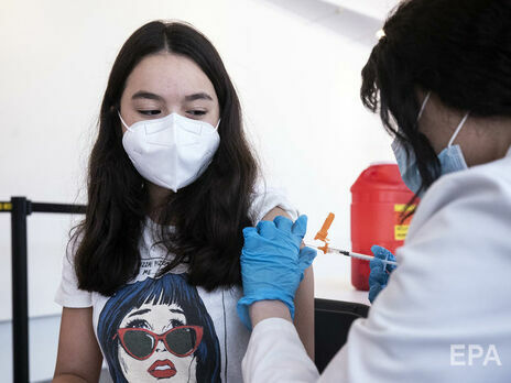 В США начали вакцинировать от COVID-19 подростков 12–15 лет