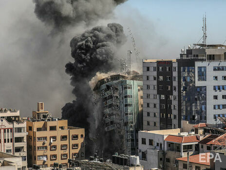 Израиль ударом ракет разрушил 11-этажное здание в Газе, в нем располагались офисы СМИ