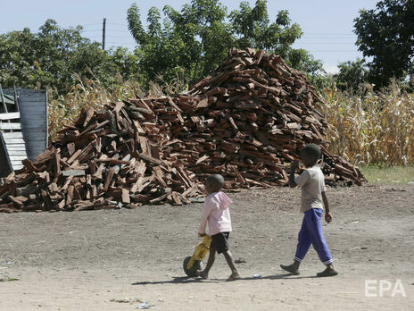 В Зимбабве 66-летний мужчина стал отцом 151 ребенка. В июне он планирует завести 17-ю жену