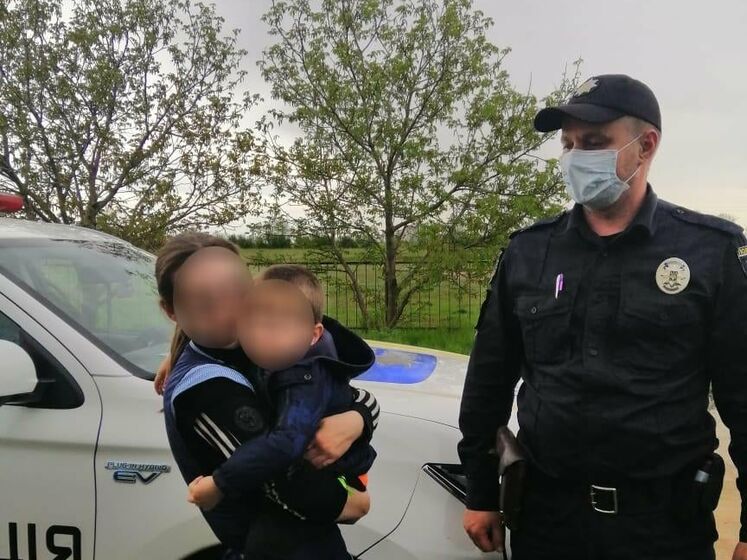 В Николаевской области в полицию заявили о пропаже ребенка. Его нашли дома, спящим в шкафу
