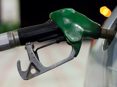 Сети АЗС начали возобновлять продажу премиум-топлива после разъяснений правительства
