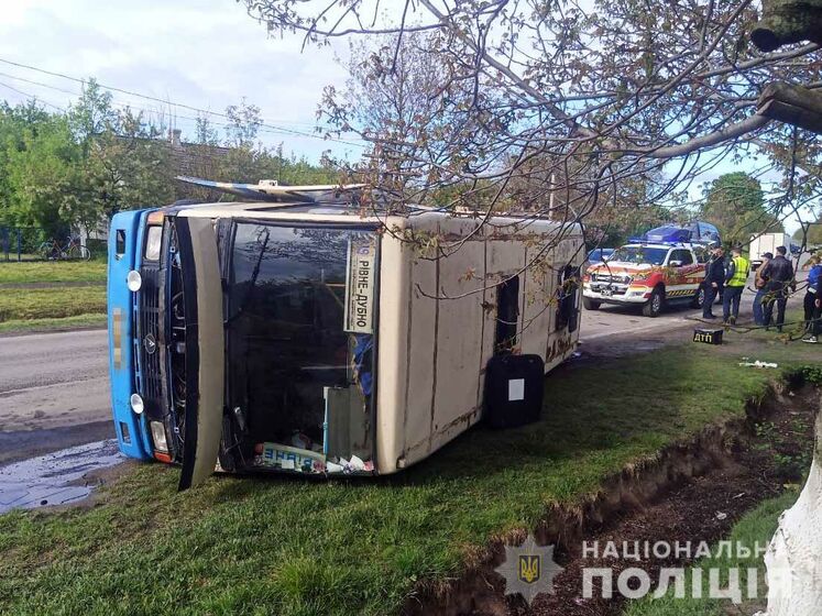 У Рівненській області перекинувся автобус із 20 пасажирами