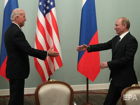 Байден і Путін можуть зустрітися у червні (на знімку вони під час візиту Байдена в Москву 2011 року)