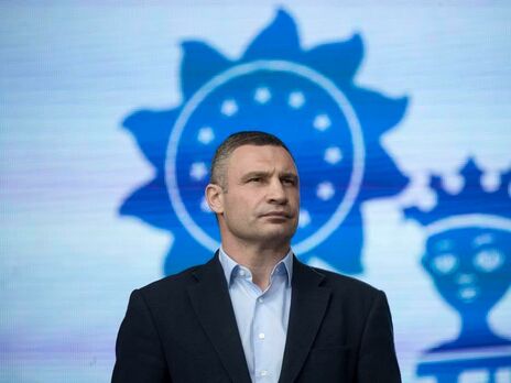 Силовики пришли в дом, где живет Кличко. Обыск проводили у его соседей снизу. Видео