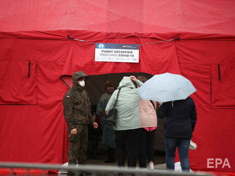 Польща планує робити щеплення проти COVID-19 українським працівникам 