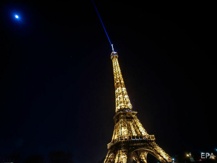 Ейфелеву вежу в Парижі відкриють у липні. Торік її закривали через карантин