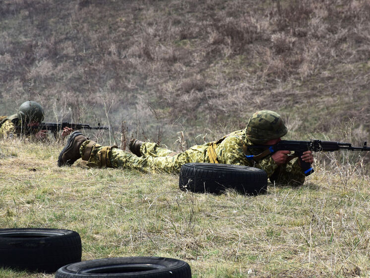 Окупанти обстріляли позиції ЗСУ на Донбасі, двох українських військових поранено, одного травмовано – штаб ООС